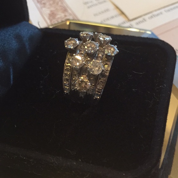 💥SOLD💥Ladies 18k White Gold Diamond Ring🎁 - Picture 5 of 9